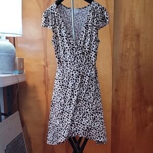 dee elly Leopard Print V-Neck Dress